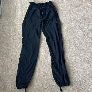 Lululemon Dance Studio Mid-Rise Pant
Regular black